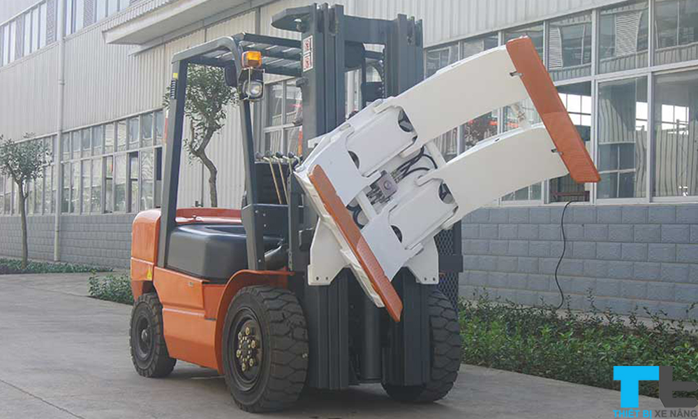 Hình vận hành kẹp giấy xe nâng 1